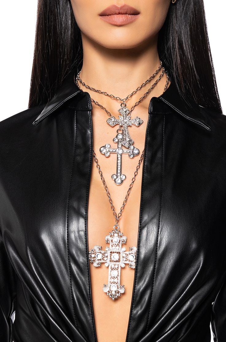 CROSS MY HEART NECKLACE SET IN SILVER