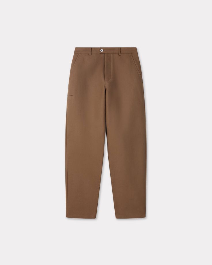 Tapered workwear straight pants.
KENZO Paris label placed on the back.
Unlined.
Two side pockets.
One phone pocket.
One coin pocket. Classic Bottoms With Cargo Pockets And Straight Hem, Classic Cargo Pants With Pockets For Workwear, Classic Straight Leg Cargo Pants With Patch Pockets, Classic Straight Hem Cargo Pants, Brown Chinos With Pockets And Straight Hem, Everyday Cargo Pants With Straight Hem, Classic Straight Hem Cargo Pants For Streetwear, Classic Cargo Pants For Streetwear With Straight Hem, Classic Cargo Pants With Straight Hem For Streetwear