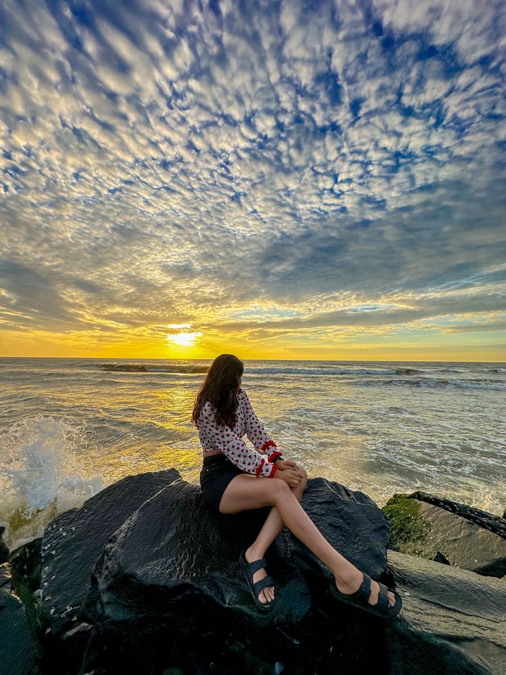 Beautiful and breathtaking sunrise at the Promenade/ Rock Beach of Pondicherry. Best Poses For Beach Pictures, Andaman Photography Ideas, Pondicherry French Colony Poses, Pondicherry Photoshoot Ideas, Pondicherry Aesthetic Photos, Pondicherry Aesthetic Outfits, Andaman Pictures, Andaman Photoshoot, Pondicherry Photography Poses