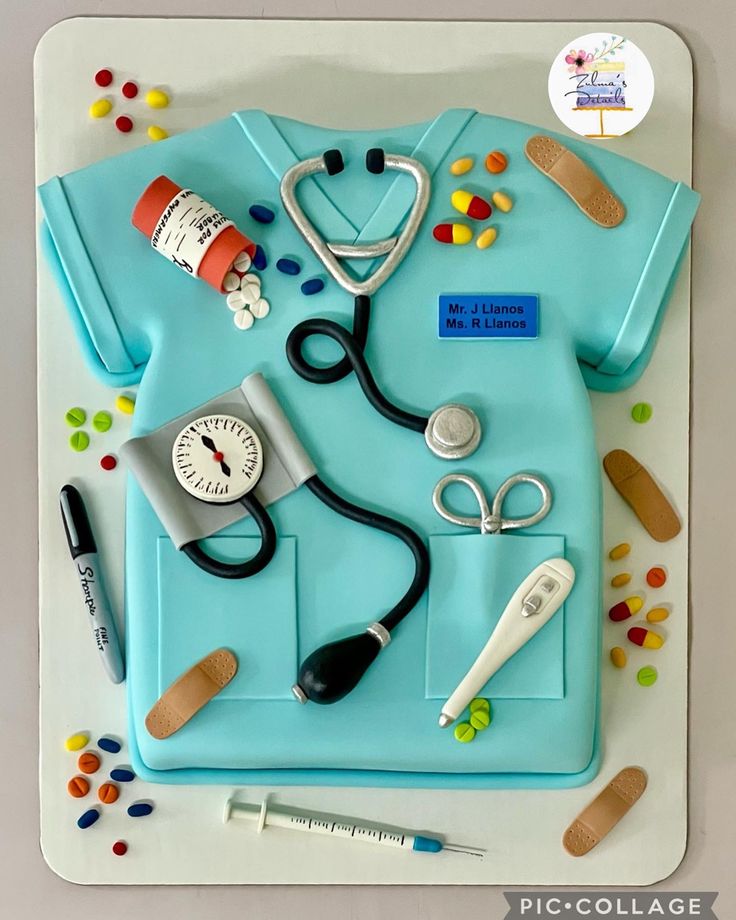 Anesthesia Cake, Doctors Day Cake, Medical Cake Ideas Doctors, Doctor Birthday Cake, Doctor Graduation Cake, Nursing Graduation Cakes, Medical Cake, Doctor Cake, Modern Birthday Cakes