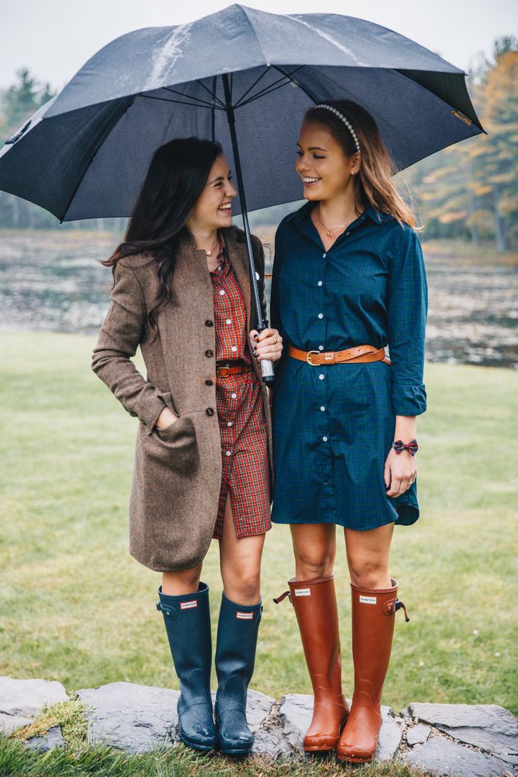 Color: Cognac Product Details: Seville Leather Hand-finished Brass whale and buckle Eight Holes Imported Rainy Day Outfit For Work, Hunter Boots Outfit, Women Standing, Rainy Day Fashion, Hunter Rain Boots, Rainy Day Outfit, Rubber Boots, Mode Inspiration, Fall Winter Fashion