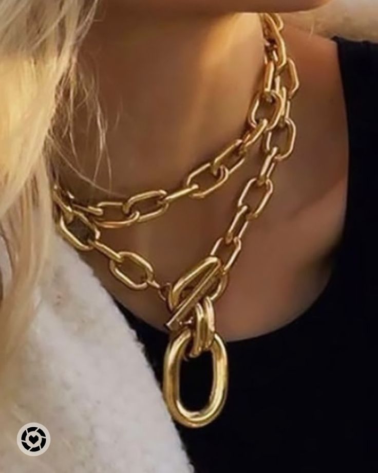 Amazon finds under 20! Girl Hiphop, Buckle Necklace, Chunky Chain Necklaces, Style Hip Hop, Multi Layer Necklace, Layered Chains, Estilo Chic, Estilo Hip Hop, Estilo Punk