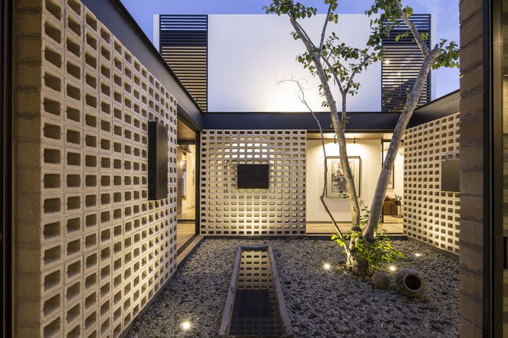 an outdoor courtyard is lit up at night