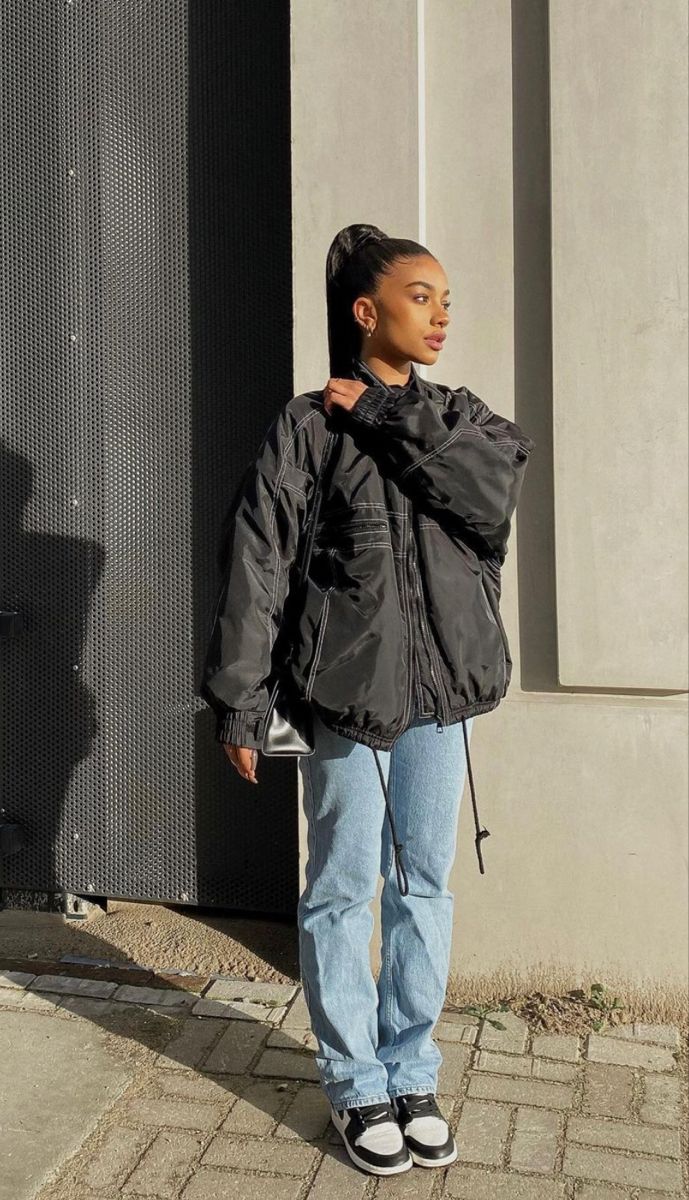 Windbreaker Outfit Casual, Casual Oversized Outfits, Nike Windbreaker Outfit, Baddie Outfits Winter, Black Jeans Outfit Fall, Lisa Onuoha, Black Jacket Outfit, Windbreaker Outfit, Winter Jacket Outfits