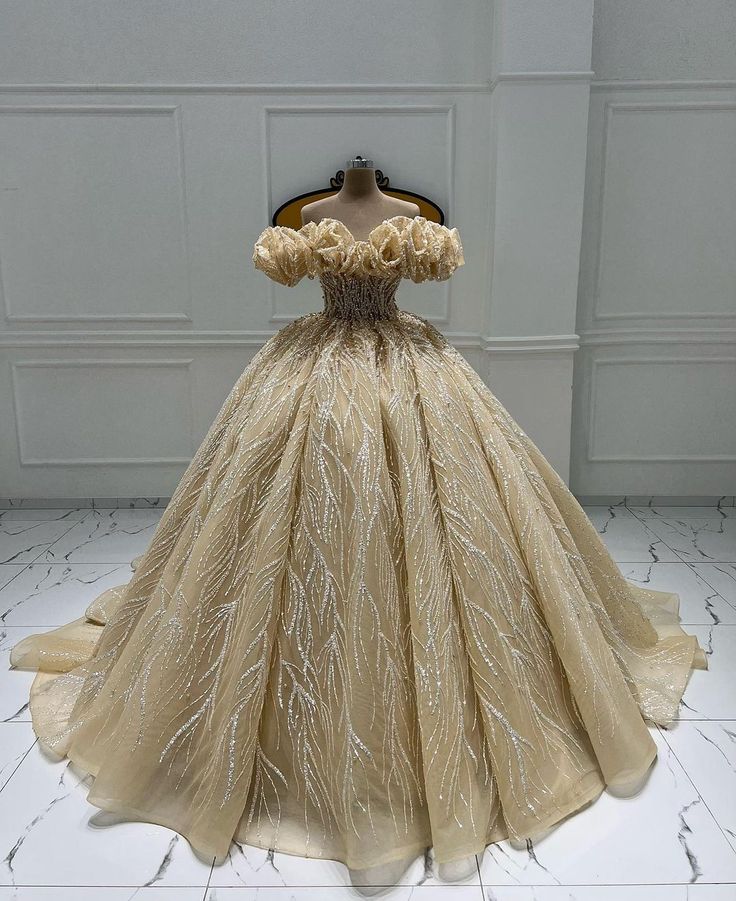 Debutante Ball Dresses, Gold Gowns Elegant, White And Gold Wedding Dress, Golden Ball Gown, Gold Ball Gowns, Gold Ball Gown, Structured Gown, Princess Dress Fairytale, Gold Wedding Dress