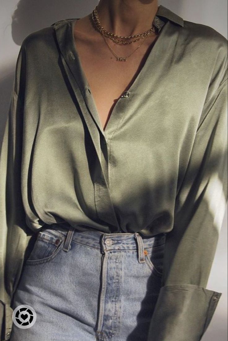 satin blouse outfit sage green Satin Shirt Outfit, Silk Blouse Outfit, Silk Shirt Outfit, Satin Blouse Outfit, Satin Bluse, Oversized Button Down Shirt, Silk Outfit, Pretty Blouses, Casual Winter Outfits