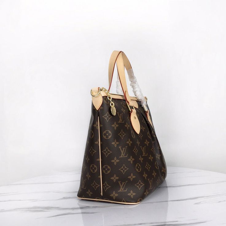 BRC Fashion Lu-Vi bags - 11787 A+ Excellent Quality copies; Contact us if you've any questions in your mind. Luxurious Bags, Branded Packaging, Ladies Handbags, Trendy Tote, Crossbody Tote, Bag Tags, Luxury Items, Grade 1, Louis Vuitton Bag