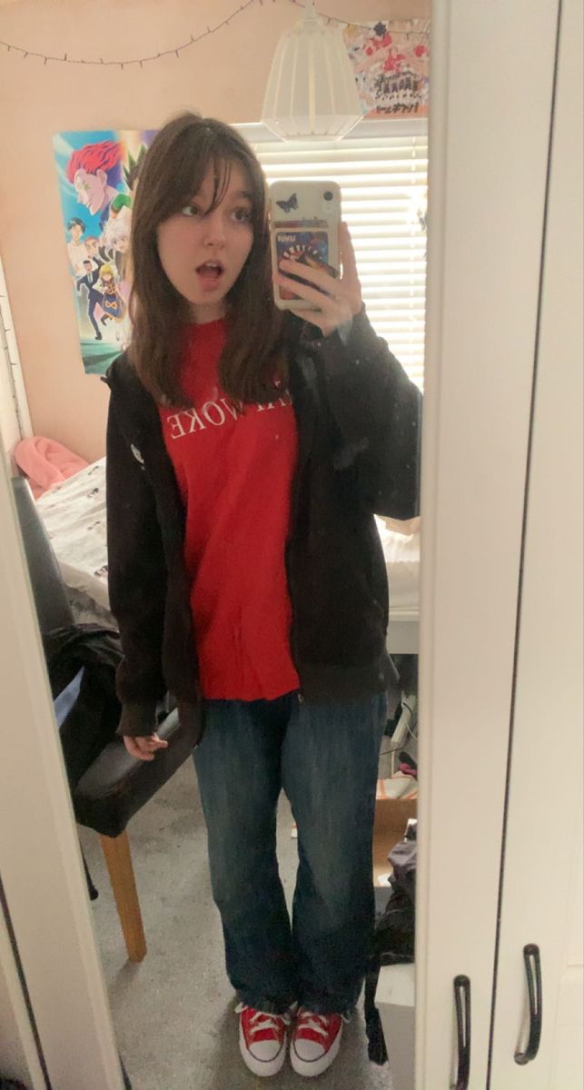 Red Converse Aesthetic Outfit, How To Style Red Converse, Red Converse Outfit Ideas, Red Converse Aesthetic, Converse Aesthetic Outfit, Red Converse Outfit, Converse Aesthetic, Grunge Fits, Converse Outfits