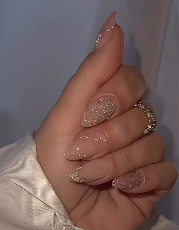 January Bday Nails, Nail Inspiration Sparkle, Elegant Winter Acrylic Nails, Birthday Nails Oval Shape, Sparkly Nail Art Designs, Pretty Birthday Nails Almond, Sparkle Birthday Nails, 1920s Inspired Nails, Unique Neutral Nails