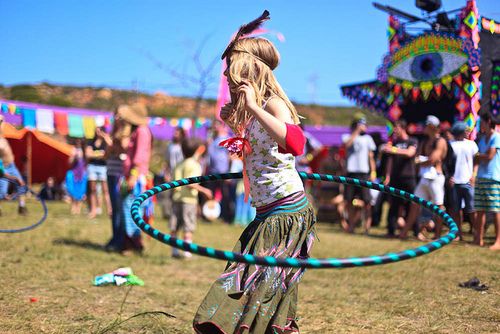 #hoop dance #hula hoop #music festival Hooping Tutorials, Hula Hoop Dance, Hula Hoop Workout, Hula Hooping, Ink Magazine, Hoop Dance, Stretches For Flexibility, Hoop Dreams, Hula Hoops