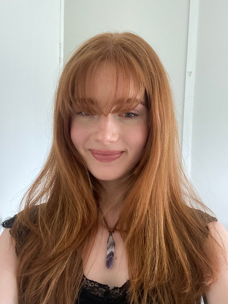 Bangs On Ginger Hair, Ginger Hair With Fringe Bangs, Gingers With Bangs, Ginger Hair With Wispy Bangs, Ginger With Fringe, Light Red Hair Natural, Foxy Red Hair, Fringe Ginger Hair, Straight Red Hair Natural