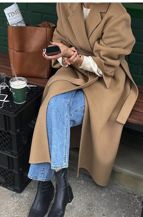 Winter Outfits Camel Coat, Camel Coat Outfit, Camel Coat Street Style, European Summer Outfits, Nashville Outfits, Elegante Casual, Going Viral, Fall Capsule Wardrobe, Camel Coat