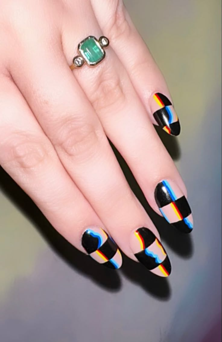 Optical Illusions Nails, Optical Illusions Nail Art, Alternative Short Nails, Optical Illusion Nail Art, Vaporwave Nails, Glitch Nails, Crazy Nail Designs Unique, Optical Illusion Nails, Weird Nail Art