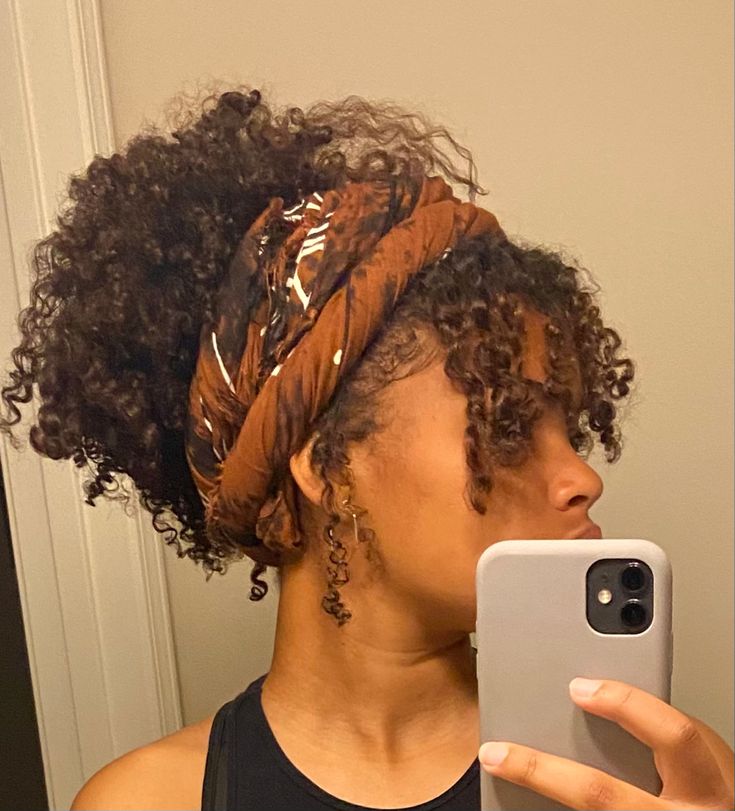 Headwrap Hairstyles, Cabello Afro Natural, Quick Natural Hair Styles, Hair Wrap Scarf, Hair Scarf Styles, Pelo Afro, Natural Curls Hairstyles, Hairdos For Curly Hair, Natural Hair Styles Easy