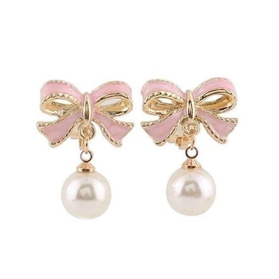 Anting Manik, Png Clothes, Bow Earrings, Girly Jewelry, Dream Jewelry, Jewelry Inspo, Pretty Jewellery, Gossip Girl, Cute Jewelry