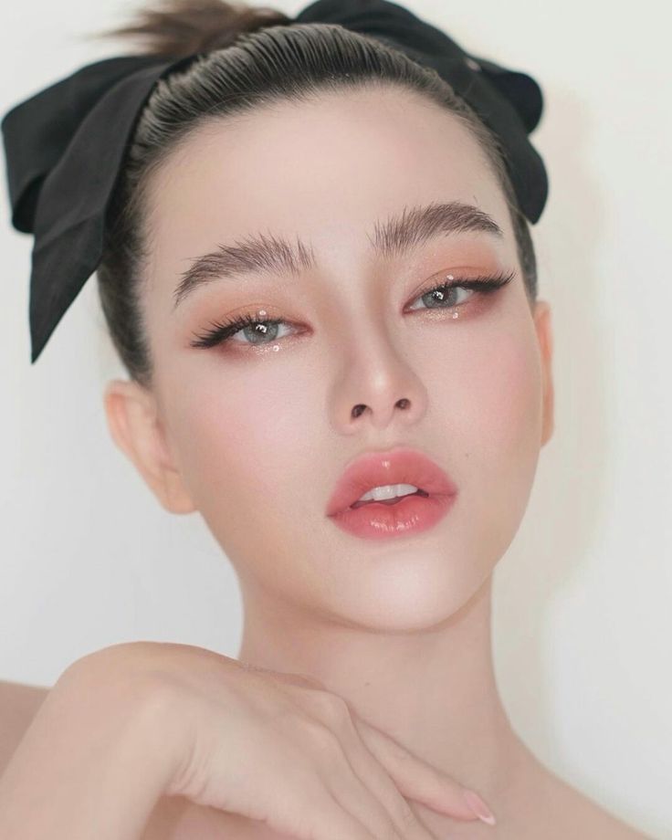 Makeup Ala Korea, Makeup Asia, Makeup Ulzzang, Membentuk Alis, Asian Makeup Looks, Doll Eye Makeup, Korean Eye Makeup, Ulzzang Makeup, Ethereal Makeup