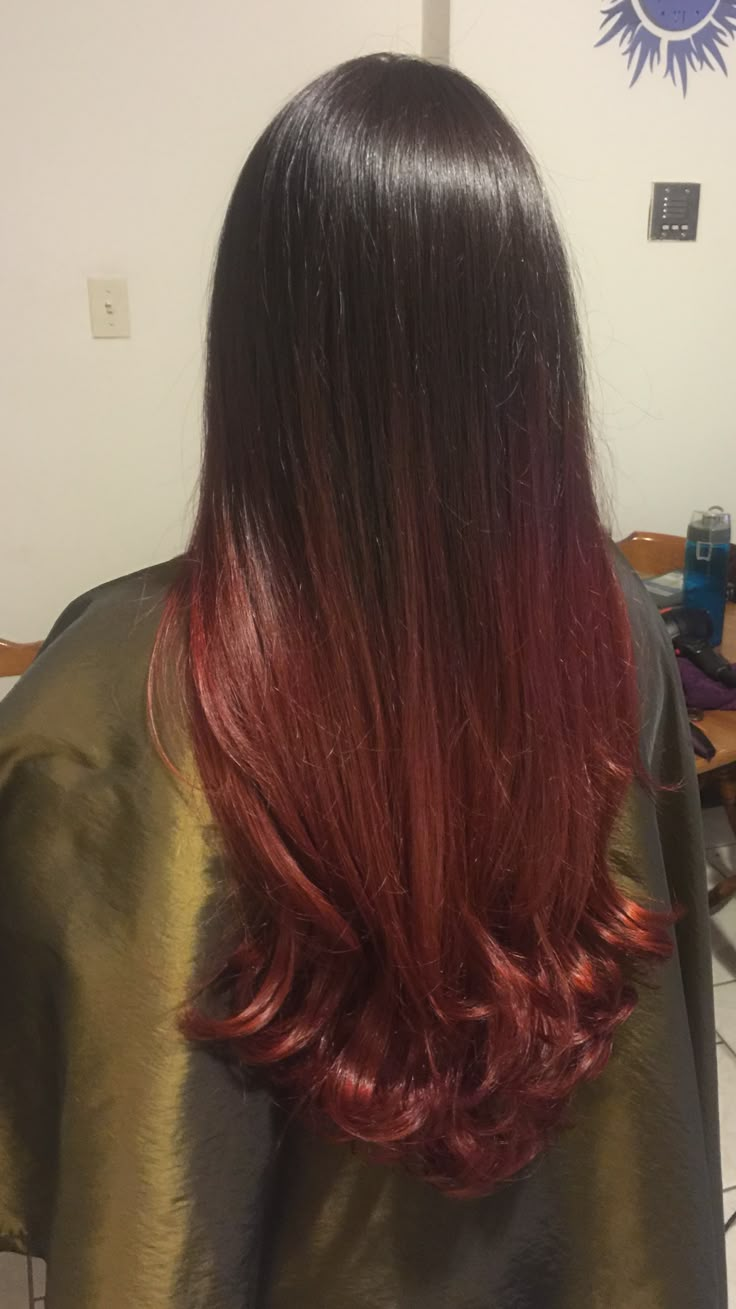 Hair Color On The Ends, Hair Color On Tips Of Hair, Dark Cherry Red Hair Highlights, Colouring Hair Ideas, Hair Color Red Ideas, Faded Out Red Hair, Hair Color At The End Of Hair, Dyed Hair At The Ends, Brown Into Red Ombre