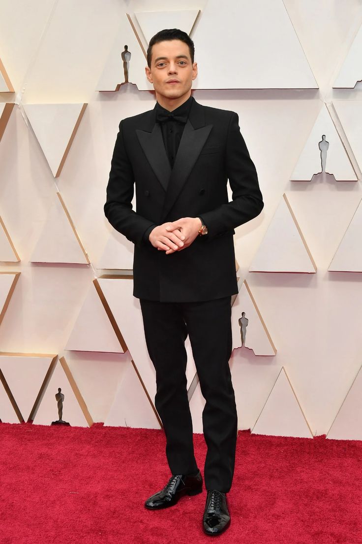 a man in a tuxedo on the oscars red carpet