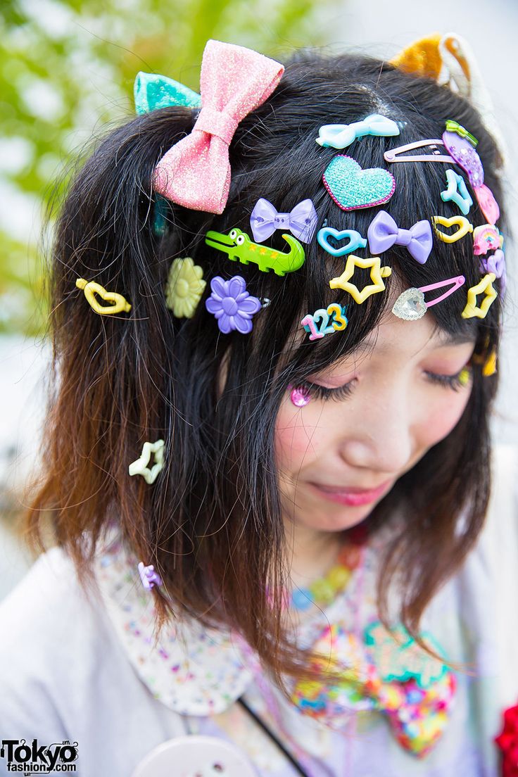 Decora Hair Clips & Colorful Fashion w/ Candy Stripper, 6%DOKIDOKI in Harajuku Colorful Hair Clips Aesthetic, Rainbow Hair Clips, Harajuku Fashion Hair, Anime Hair Clips, Decora Hair, Decora Aesthetic, Layered Skirts, Decora Style, Hair Clips Aesthetic