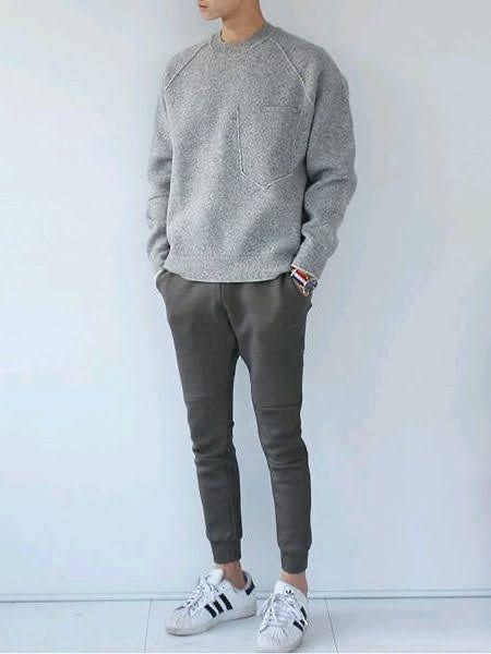 #men #outfits #fashion #style #stylish #clothes #clothing #casual #colors #inspirations #looks Hip Hop Outfits, Stylish Mens Outfits, Men Fashion Casual Outfits, Sporty Outfits, Casual Chic Style, Mens Casual Outfits, Outfit Casual, Sporty Style, Mens Street Style