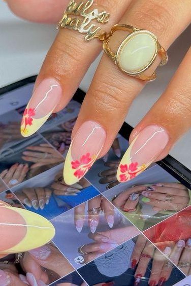 Floral Nail Ideas, flower nails, floral nails for spring, classy floral nails, chic flower nails, dainty daisy floral nails, beach floral nails, hibiscus nails Floral Nail Ideas, Milky Nails, Floral Nail, Nails Today, Summery Nails, Almond Acrylic Nails, Vacation Nails, Summer Acrylic Nails, Beach Nails