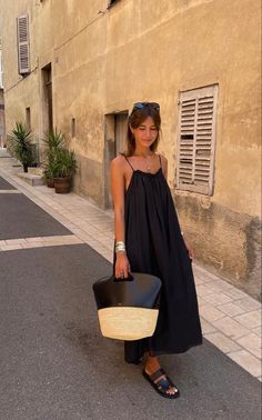 Italian Summer Outfits, European Summer Outfits, Europe Outfits, Italy Outfits, Travel Dress, Looks Street Style, Looks Chic, Summer Fashion Outfits, Mode Inspiration