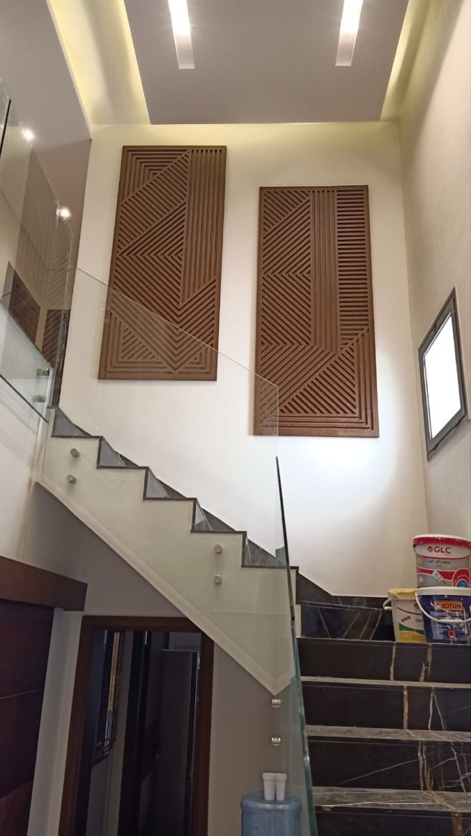 Stair Side Wall Decor, Staircase Side Wall Design, Stairs Side Wall Design, Stairs Wall Design Modern, Double Height Hall, Staircase Wall Design Modern, Stair Wall Design, Stairs Wall Design, Staircase Wall Design