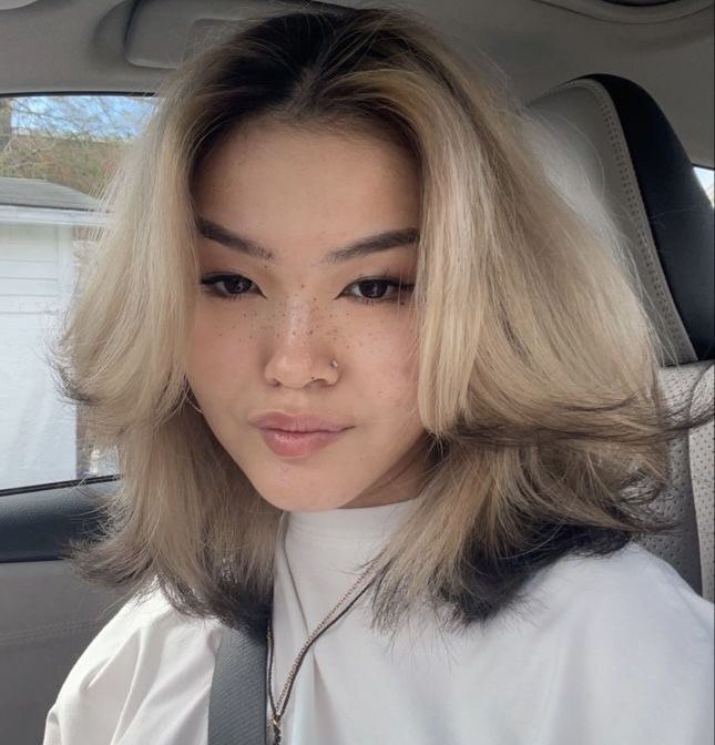 Dyed Hair With Black Roots, Black Tip Blonde Hair, Bleached Dark Hair, Black Tip Hair Blonde, Bleach Hair With Dark Roots, Short Blonde Hair With Black Tips, Blonde And Black Ombre Hair, Blonde To Black Hair Ombre, Blonde Dyed Hair Ideas