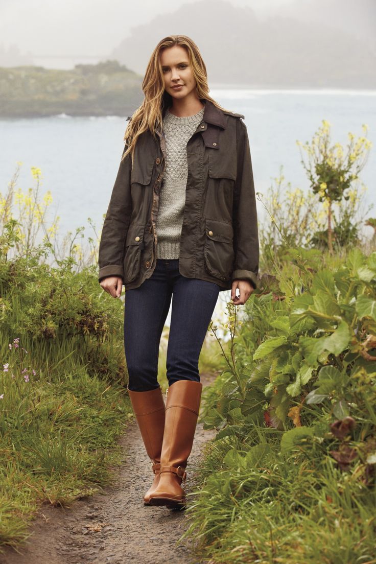 ~feminine style {fall & winter}~  Sperry Sable boot & olive jacket… www.sperry.com/en/country Outdoorsy Style, Fall Winter Shoes, Womens Outdoor Clothing, Olive Jacket, Country Fashion, 가을 패션, Outdoor Outfit, Fall Winter Outfits, Preppy Style