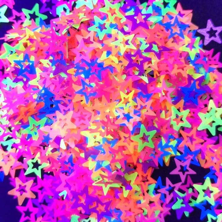 many different colored stars are scattered together