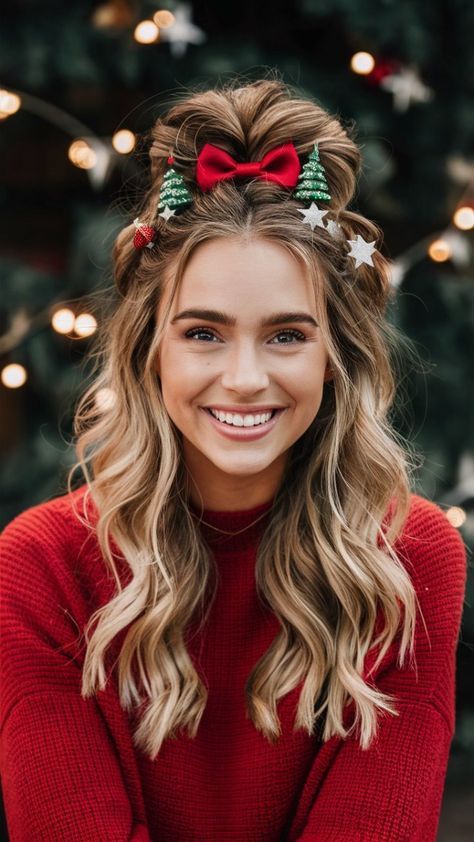 Candy Cane Hair Ideas, Christmas Headband Hairstyles, Christmas Photoshoot Hairstyles, Haïr Style For Christmas, Hairstyles For Christmas Pictures, Christmas Hat Hairstyles, Fun Christmas Hair Ideas, Candy Cane Hairstyle, Grinch Hairstyles