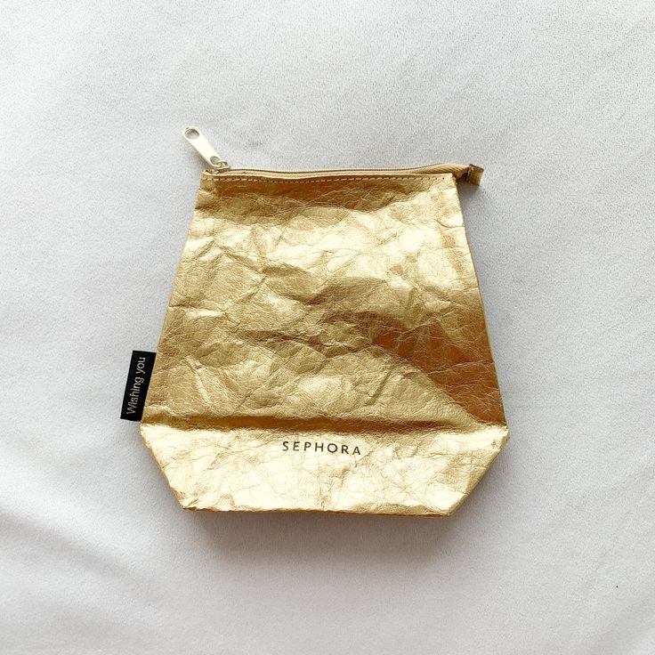 Gold Foil Sephora Zippered Pouch Makeup Bag Brand New, Never Used Approx Measurements: 7"X7"X3" Gift With Purchase Ideas, Makeup Carrying Case, Sephora Brushes, Sephora Bags, Black And White Makeup, Sephora Bag, Sephora Makeup Brushes, Silver Makeup, Sparkly Makeup