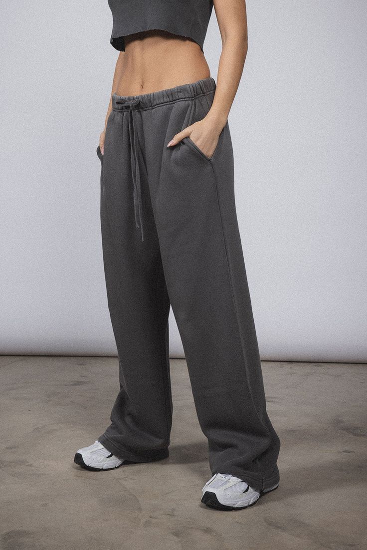 An elevated loungewear essential. The Core Straight Leg Sweatpant is made of a 12 oz cotton with a wide-leg, baggy silhouette. Includes a drawstring waistband, side pockets, and back pocket for added functionally. 100% ORGANIC COTTON 12 OZ BRUSHED TERRY STANDARD FIT MID RISE GARMENT WASHED INSPIRED BY VINTAGE GARMENTS Elevated Loungewear, Elwood Clothing, Drawstring Waistband, Baggy Fits, Christmas Wishlist, Vintage Brown, Buy Vintage, Male Model, Back Pocket