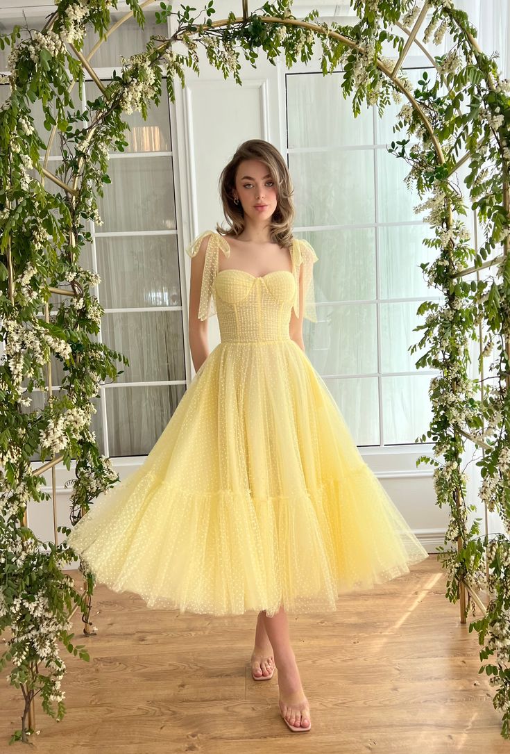 Tulle Dress Yellow, Light Yellow Dresses, Dotted Dress, Yellow Midi Dress, Dress Tulle, Tea Length Wedding Dress, Pretty Prom Dresses, فستان سهرة, Tea Length Dresses