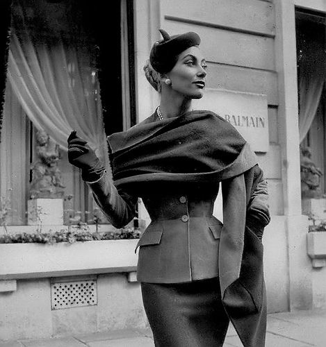 Fabulous 50s, Flannel Suit, 20th Century Fashion, Look Retro, Paris Mode, Fashion 1950s, Grey Flannel, Vintage Fashion Photography, French Fashion Designers