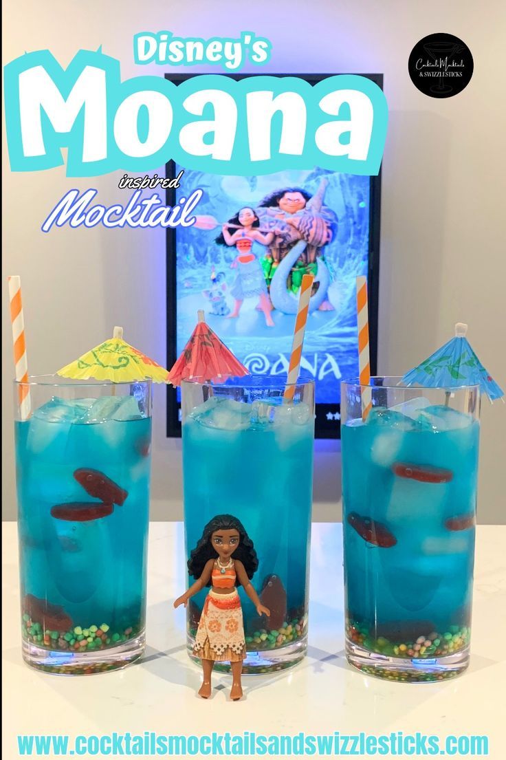 this image shows three blue drinks with nerds candy on the bottom, swedish fish thoughout, cocktail umbrellas and orange and white striped straws in front of a Moana movie poster with a Moana character in front of them. Disney Themed Drinks, Disney Movie Themed Dinner, Family Movie Night Themes, Disney Movie Night Menu, Disney Themed Movie Night, Disney Movie Night Food, Disney Themed Food, Disney Movie Night Dinner, Moana Movie