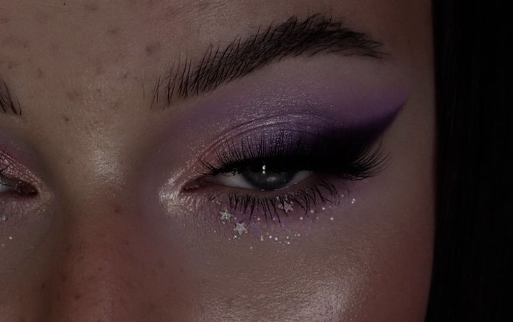 Purple Makeup Hazel Eyes, Repunzle Makeup Looks, Hoco Makeup Ideas For Purple Dress, Purple Under Eyeliner, Purple Masquerade Makeup, Purple Iridescent Eye Makeup, Dark Purple Smokey Eye Makeup, Raven Halloween Makeup, Purple Cat Eye Makeup