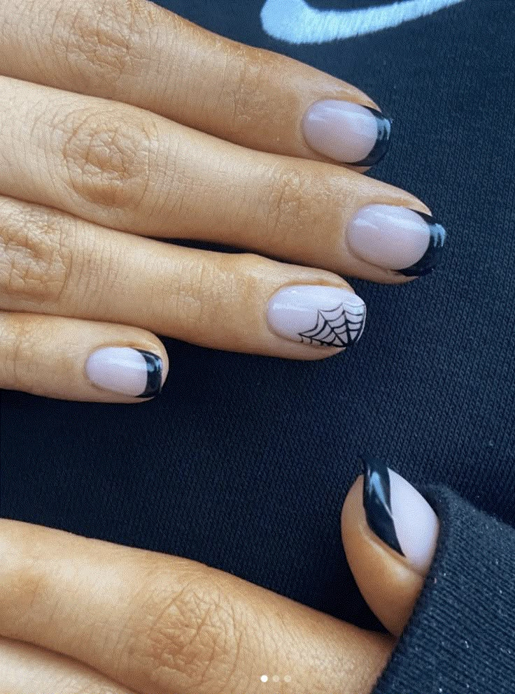 Black Halloween Nails, Simple Fall Nails, Cute Halloween Nails, Halloween Acrylic Nails, Short Gel Nails, Fall Gel Nails, Cute Nails For Fall, Tattoos Geometric, October Nails