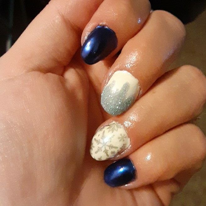 Love how this turned out, used clear jelly stamper for the snowflake and did a sugar frost nail. Blue Christmas Nails, Sugar Frosting, Just Start, Blue Christmas, Christmas Nails, Jelly, Nails, Christmas, Blue