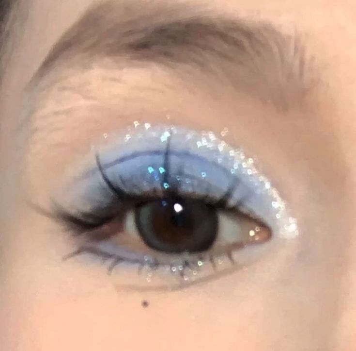 Blue Easy Eye Makeup, Blue Eyes Blue Eyeshadow, Blue Eye Looks Eyeshadows, Light Blue Fairy Makeup, Blue Eyeshadow Makeup Tutorial, Blue And White Eye Makeup, Soft Blue Makeup, Blueberry Makeup, Sweet 16 Makeup