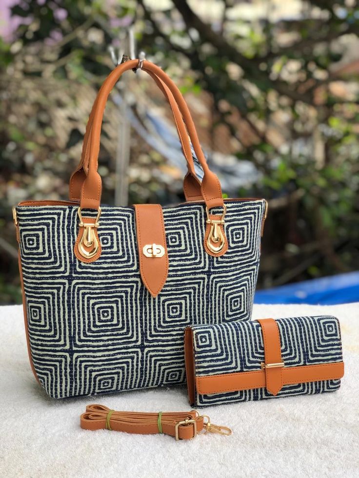 700 rs+ship..eedr New model EKAT BAG 2 pc combo Bag & wallet Cloth material Good quality Afro Accessories, Ankara Accessories, Ankara Bags, African Bag, Photography Bags, African Accessories, Eco Bags, African Inspired Fashion, Printed Handbags