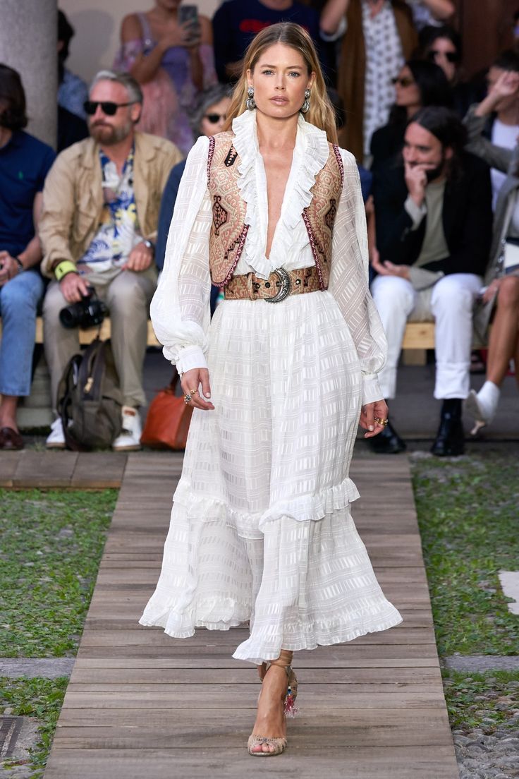 Story Presentation, Look Boho Chic, Vogue Vintage, Spring Runway, Looks Country, 2020 Fashion Trends, Mode Boho, Milano Fashion Week, Color Story