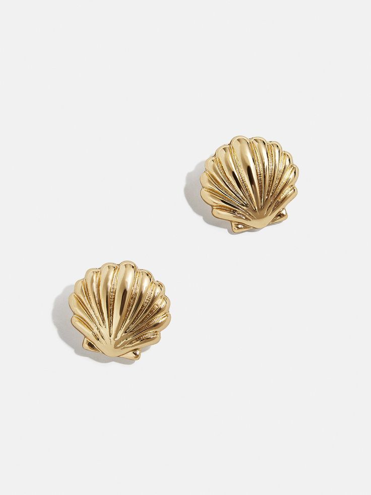 Out of This Shell Stud Earrings - Gold Cool Gold Earrings, Cute Earing, Gold Beachy Jewelry, Jewelry Wishlist, Earrings Stud, Sea Shell Earrings, Evry Jewels Earrings, Cute Earrings Studs, Seashell Gold Jewelry