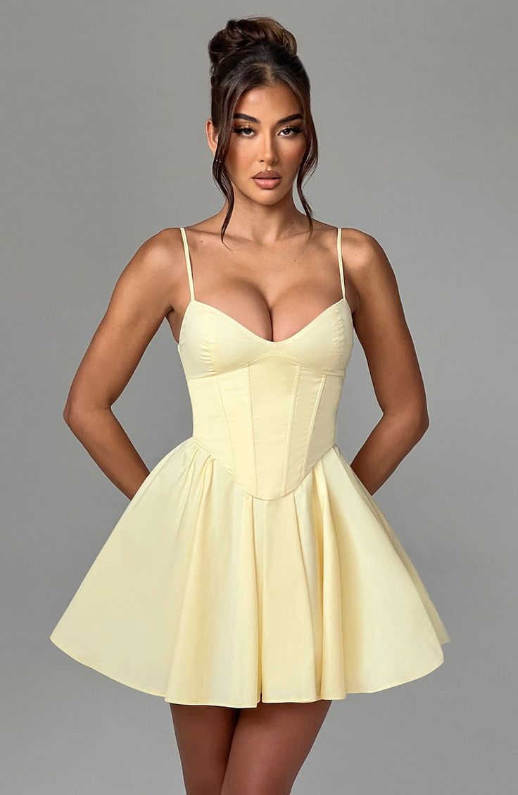 Analeigh is effortlessly dressed up or down. crafted in a lightweight cotton blend with boned corset and sweetheart neckline. With a lace up back for a super cinched waist. the skirt is full and the straps are adjustable for your perfect fit.   Colour: Lemon. Premium non-stretch cotton blend fabric. Fully lined. Adjustable straps. Boning in corset. Sweetheart neckline. Waist cinching. Lace up back. Super full. voluminous skirt. Invisible zipper fastening. Mini length. Model is an XS and is weari Corset Back Hoco Dress, Yellow Dresses Short, Corset Dress Short, Pelo Color Vino, Homecoming Dresses Corset, Voluminous Skirt, Boned Corsets, Maxi Dress Sale, Corset Mini Dress