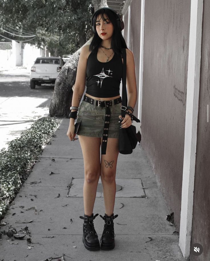 Alternative Baddie Outfits, Alt Beach Outfits, How To Style Black Maxi Skirt, Emo Concert Outfit Summer, Alt Outfits For Summer, Summer Alt Fits, Skirt Outfits Alt, Alternative Concert Outfit Summer, Alt Corset Outfit