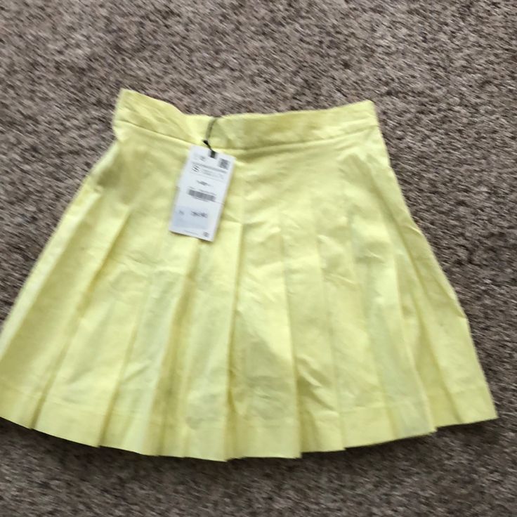 Small Elegant A-line Skort For Spring, Fitted A-line Skort For Spring, Chic Solid Color Skirt For Spring, Trendy A-line Summer Bottoms, Casual A-line Pleated Skirt For Summer, Casual A-line Pleated Summer Skirt, Spring Fitted Flared Mini Skirt, Spring A-line Mini Skirt With Lining, Chic Solid Pleated Skirt For Spring