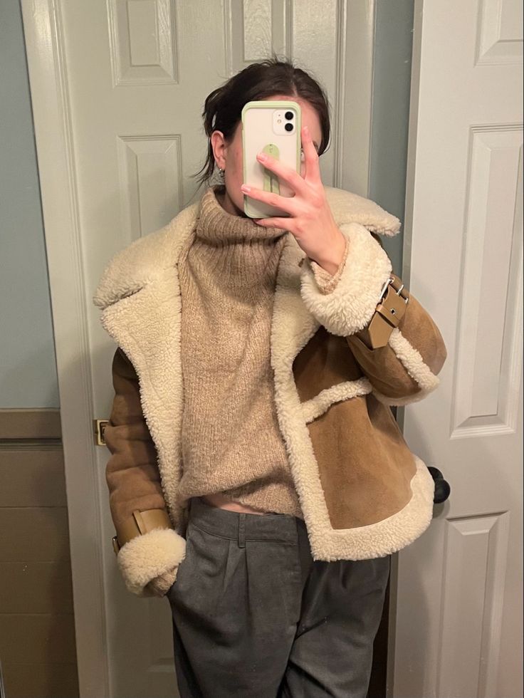 Tan Sherpa Jacket Outfit, Beige Sherpa Outerwear For Winter, Brown Sherpa Jacket Outfit, Light Brown Jacket Outfit, Brown Sherpa Outerwear For Fall, Brown Sherpa Outerwear For Winter, Boston Clothes, Sherpa Coat Outfit, Leather Sherpa Jacket