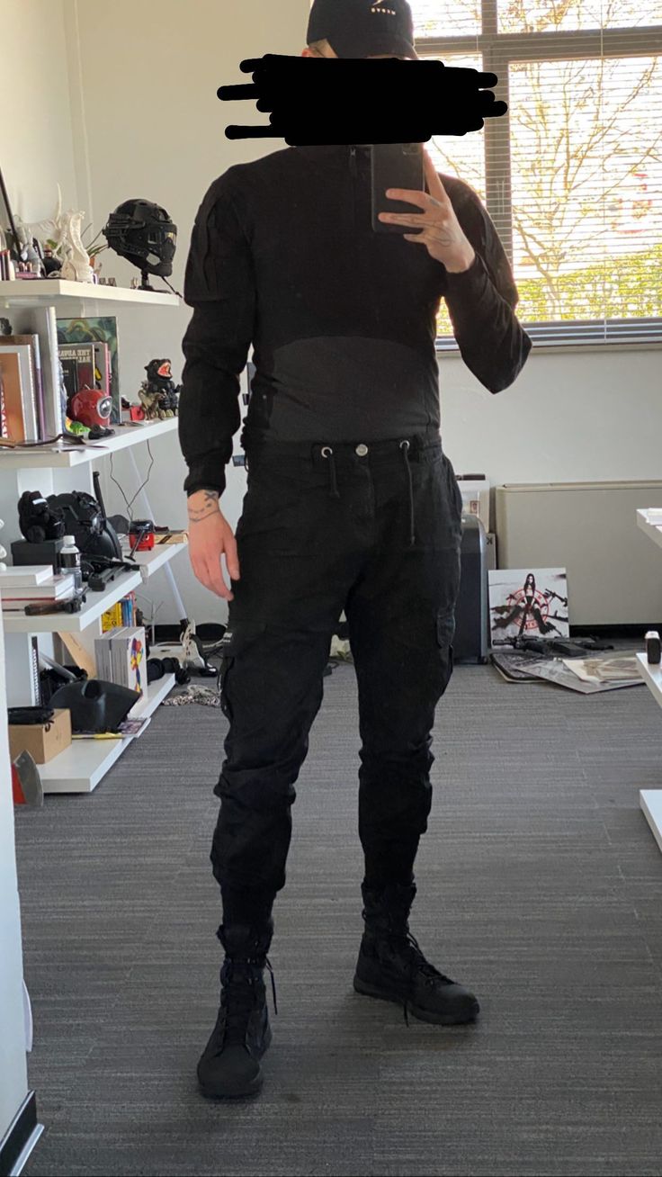 Rave Outfits Men Winter, Male Tactical Outfit, All Black Tactical Outfit, Tactical Wear Fashion, Soldier Outfit Men, Black Tactical Outfit, Combat Outfit Men, Tactical Boots Outfit Men, Tactical Boots Outfit