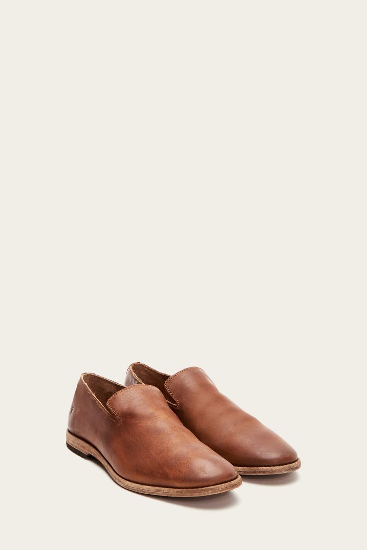 Chris Venetian | The Frye Company Older Mens Fashion, The Frye Company, Wardrobe Stylist, Shoe Gifts, Clothes Horse, Men's Wardrobe, Mens Oxfords, Style Expert, Leather Slip Ons