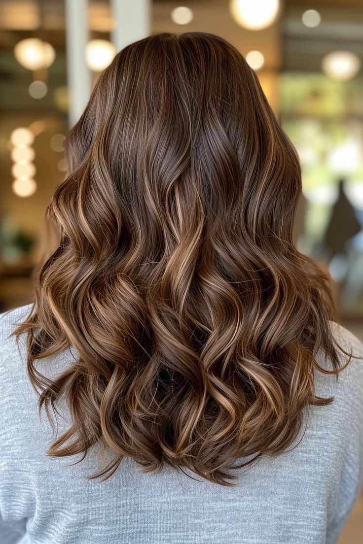 Different Haircuts For Wavy Hair, Curled Hair Styles For Weddings, Mid Hair Waves, Brown Curled Hairstyles, Highlights Brown Hair Mid Length, Medium Hair Length Curls, Soft Waves Mid Length Hair, Wedding Hair Down Mid Length, Soft Curls Medium Hair